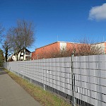 Weiter ging es über den Fußweg westlich der KiTa...