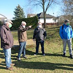 Dies führte nun zu einem SPD-Antrag für Variantenprüfungen, was baurechtlich möglich ist; die GLB ergänzte eine Variante 4, auch z.B. die Anlage eines (genehmigungsfreien?) Winterrasens zu bewerten, gute Beispiele dafür findet man im Internet zuhauf.